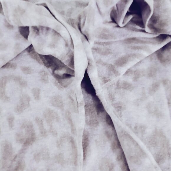 Banana Republic Petite- Cool Lavender Grey Cheetah Print Pullover Sweater- L - Picture 8 of 9